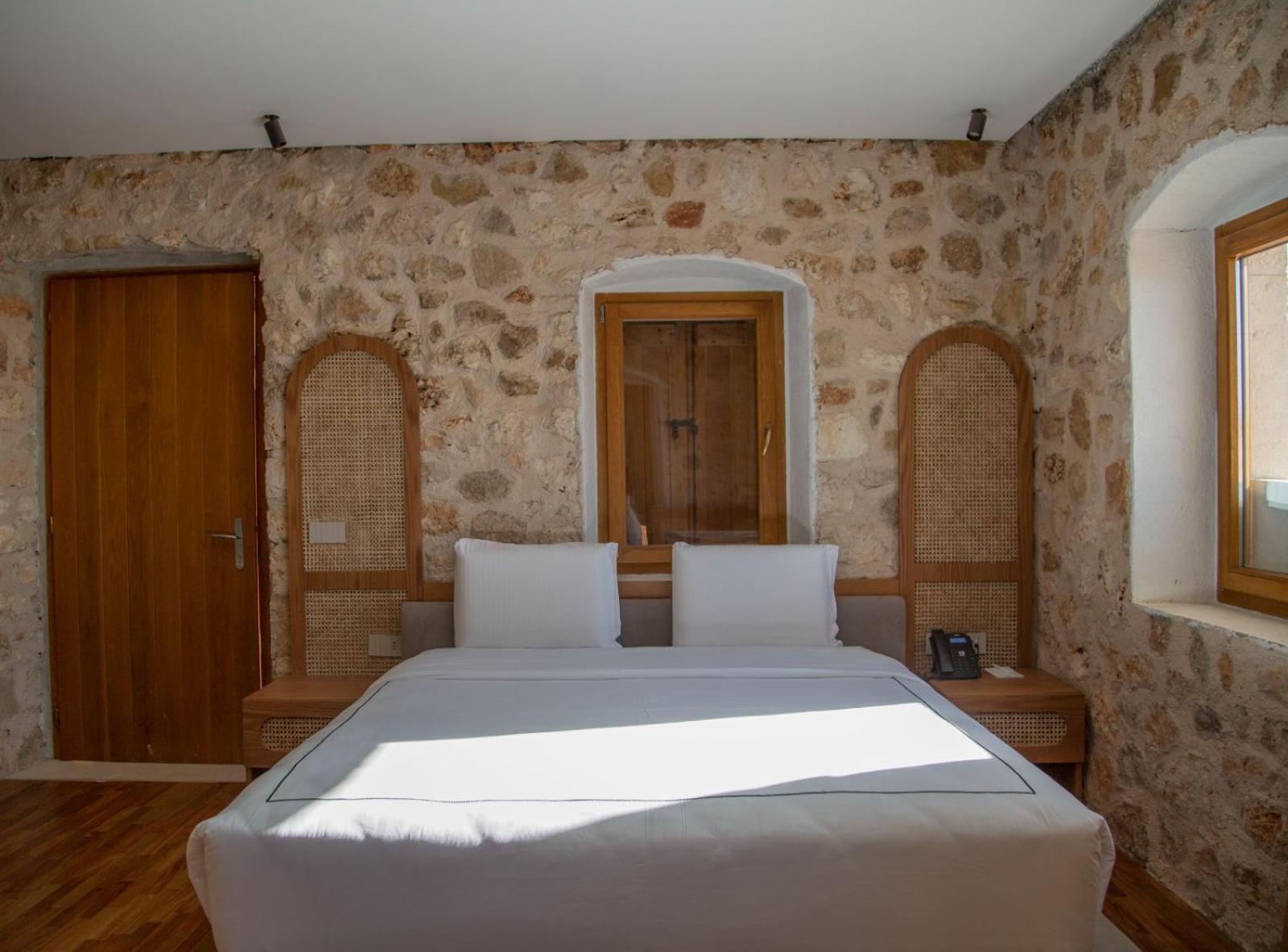 Zoe Hora Hotel Dhërmi Екстериор снимка