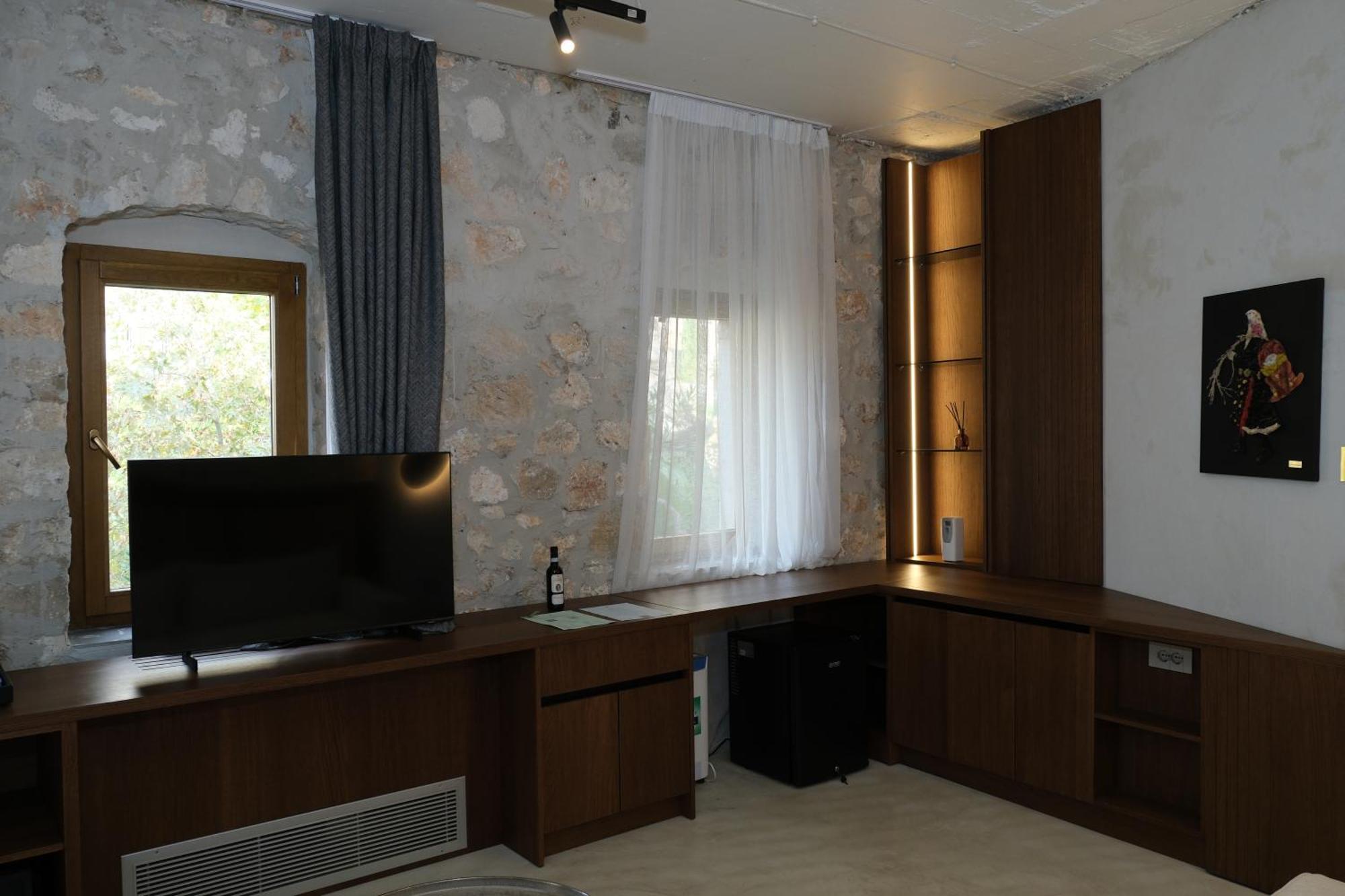 Zoe Hora Hotel Dhërmi Екстериор снимка